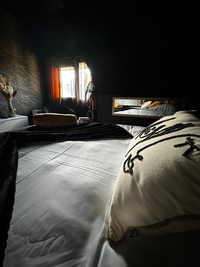 Les Temps Heureux Exclusivement Familles Villa Quimper Luaran gambar